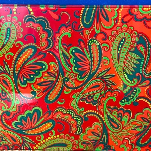 NWOT Red & Green Paisley Tempered Glass Christmas Cutting Board Appetizer Tray - Picture 2 of 4